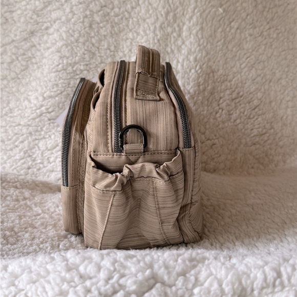 Lug Boomer Crossbody Brushed Gold - Picture 2 of 8